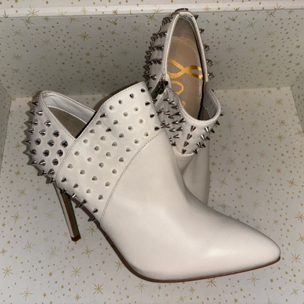 White booties🤍